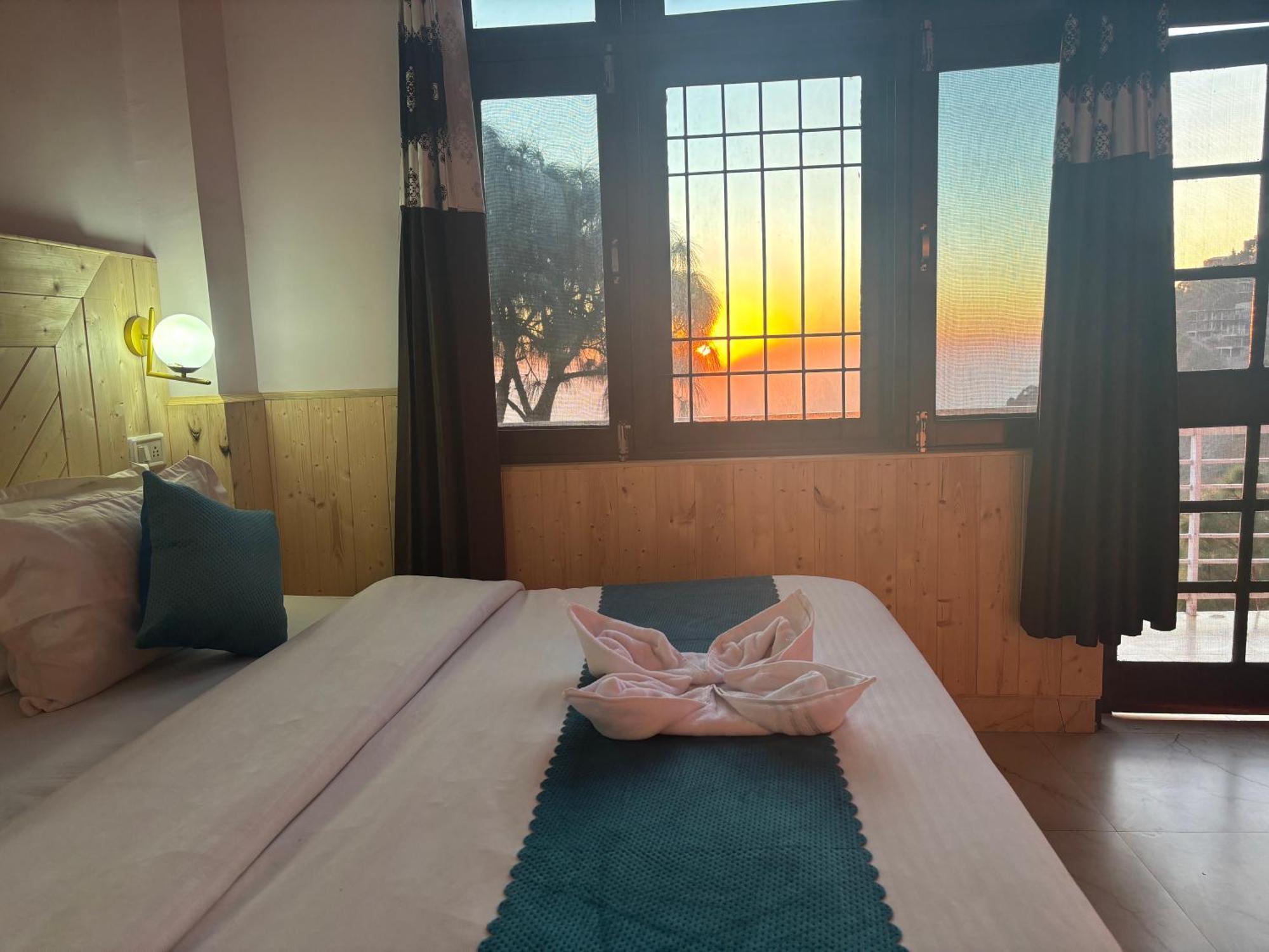 Urban Wave 2Bed Rooms By The North Edge Kasauli Eksteriør bilde